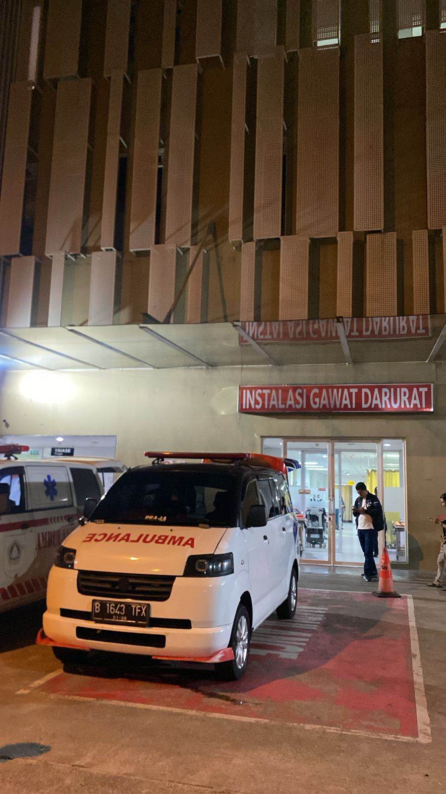 Ambulance siaga IGD malam hari