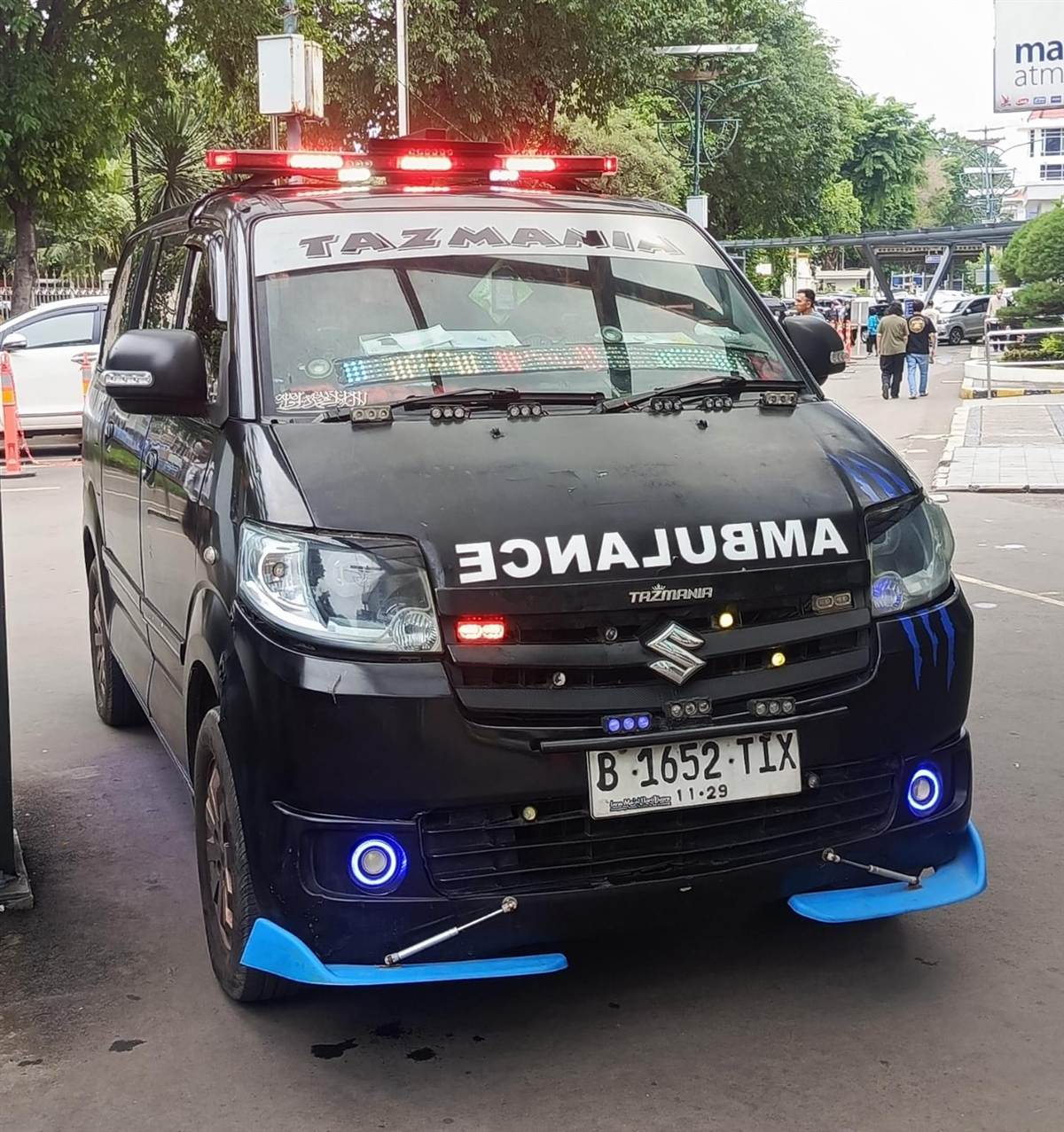 Ambulance Tazmania siaga siang hari
